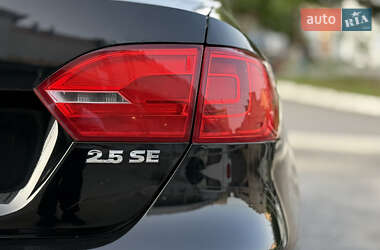 Седан Volkswagen Jetta 2011 в 