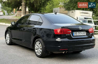 Седан Volkswagen Jetta 2011 в 