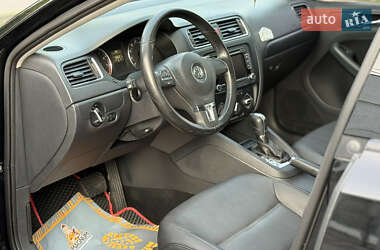 Седан Volkswagen Jetta 2011 в 