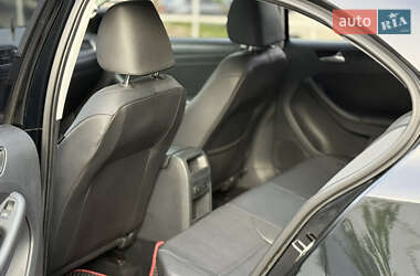 Седан Volkswagen Jetta 2011 в 