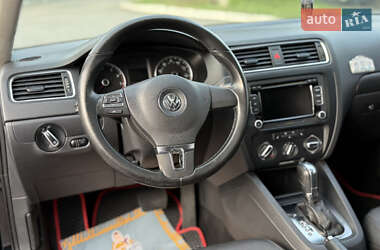 Седан Volkswagen Jetta 2011 в 
