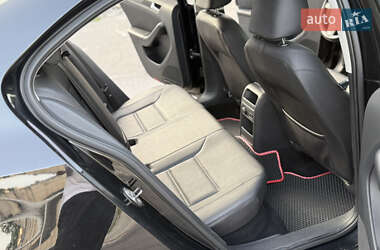Седан Volkswagen Jetta 2011 в 