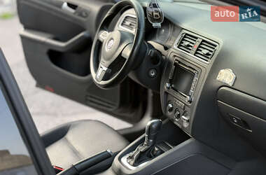 Седан Volkswagen Jetta 2011 в 