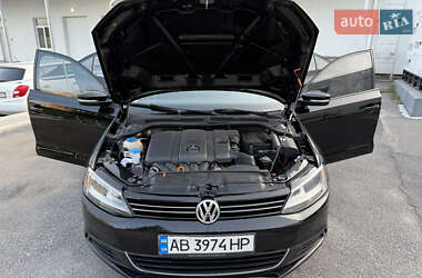 Седан Volkswagen Jetta 2011 в 