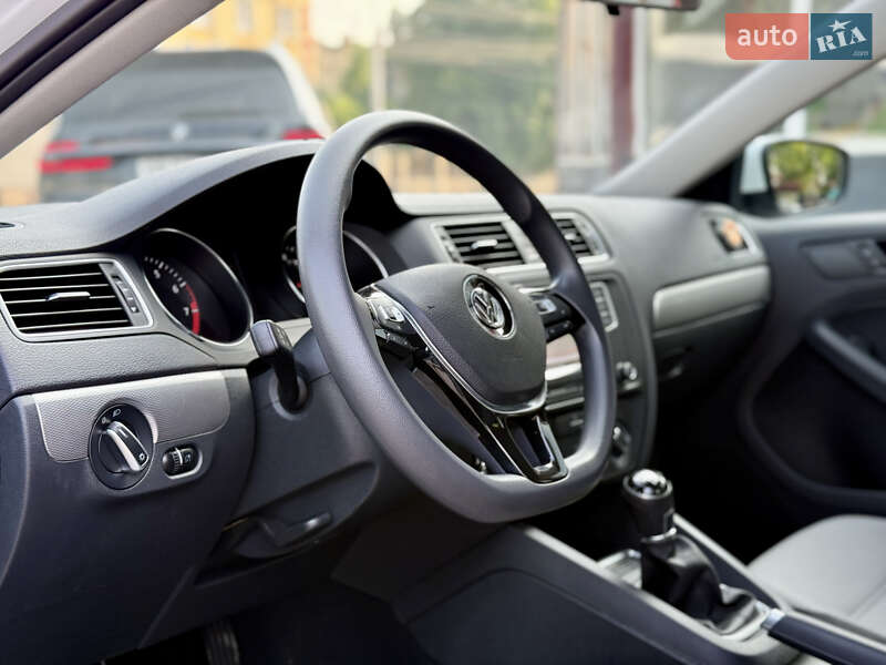 Седан Volkswagen Jetta 2017 в Львові