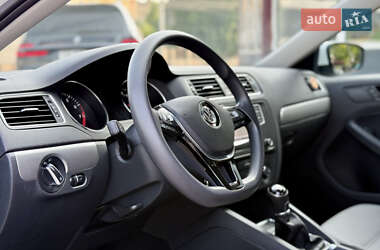 Седан Volkswagen Jetta 2017 в 