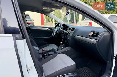 Седан Volkswagen Jetta 2017 в 