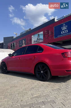 Седан Volkswagen Jetta 2013 в 