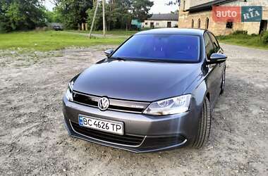 Седан Volkswagen Jetta 2013 в 