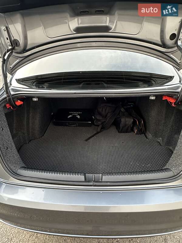 Седан Volkswagen Jetta 2015 в Полтаві