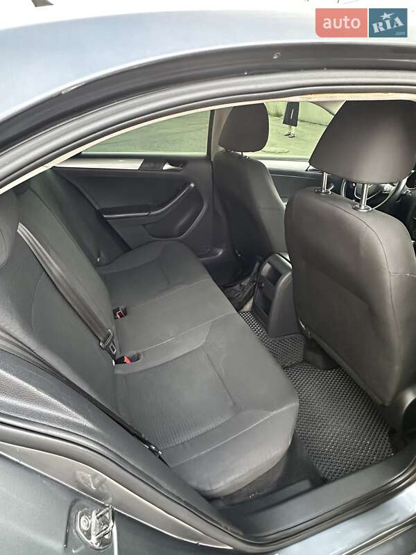 Седан Volkswagen Jetta 2015 в Полтаві