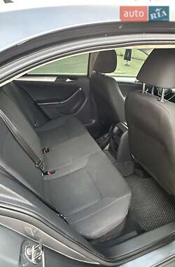 Седан Volkswagen Jetta 2015 в 