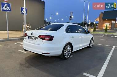 Седан Volkswagen Jetta 2016 в 