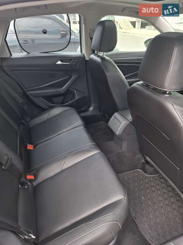 Седан Volkswagen Jetta 2018 в Львове