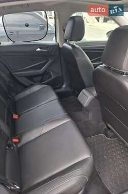 Седан Volkswagen Jetta 2018 в 