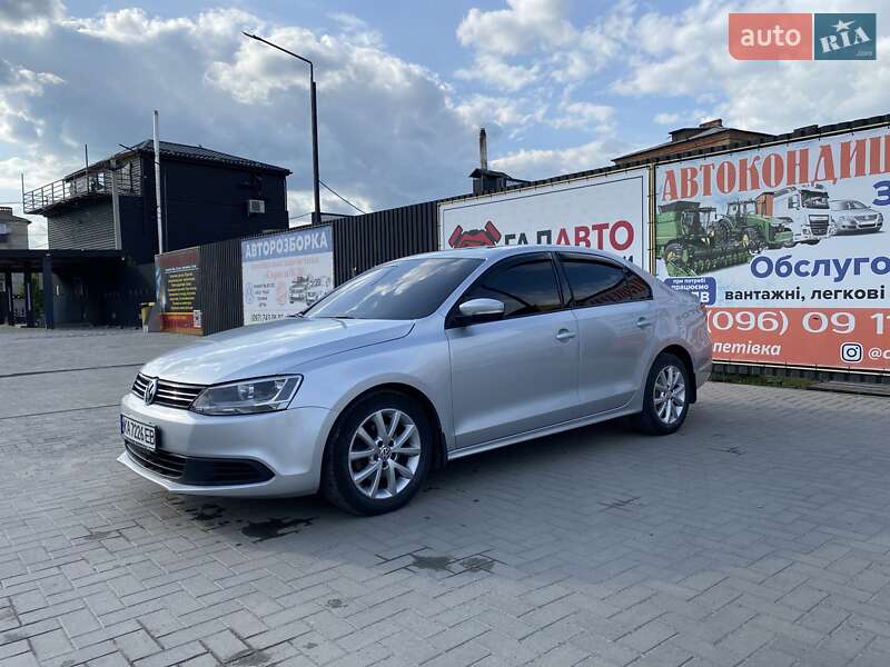 Седан Volkswagen Jetta 2011 в 