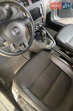 Седан Volkswagen Jetta 2011 в 