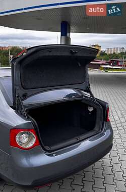 Седан Volkswagen Jetta 2008 в 
