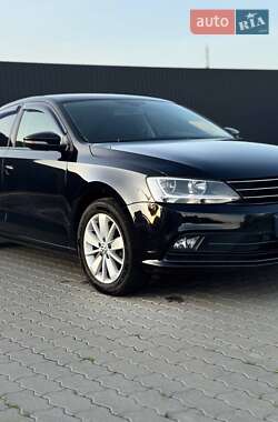 Седан Volkswagen Jetta 2016 в Ужгороде