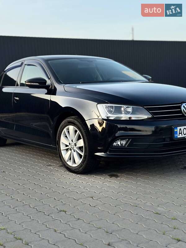 Седан Volkswagen Jetta 2016 в Ужгороді