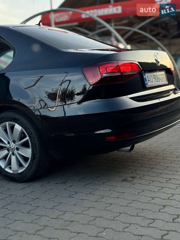 Седан Volkswagen Jetta 2016 в Ужгороді