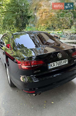 Седан Volkswagen Jetta 2017 в 