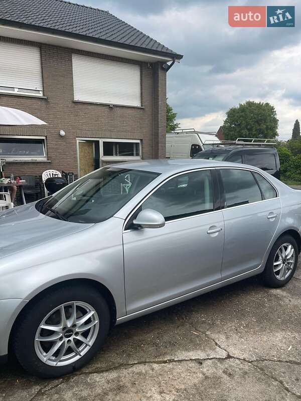 Седан Volkswagen Jetta 2006 в Луцьку