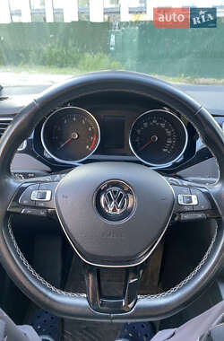 Седан Volkswagen Jetta 2015 в 
