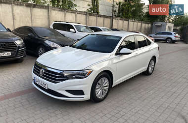 Седан Volkswagen Jetta 2019 в 