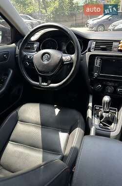 Седан Volkswagen Jetta 2015 в 