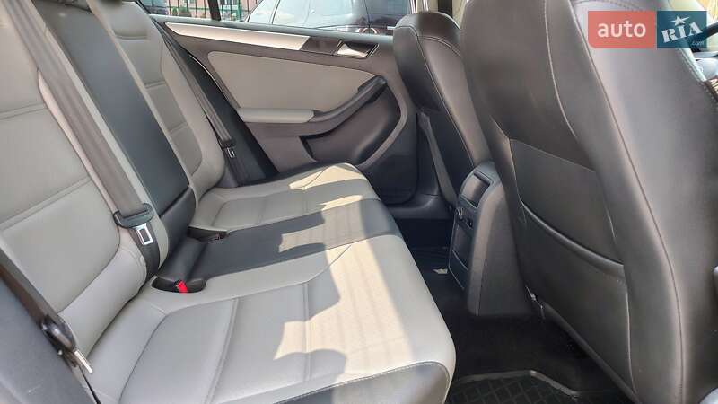Седан Volkswagen Jetta 2014 в Києві