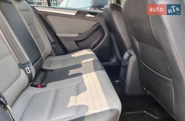 Седан Volkswagen Jetta 2014 в 