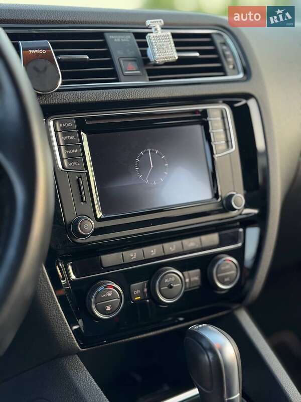 Седан Volkswagen Jetta 2016 в Ужгороді