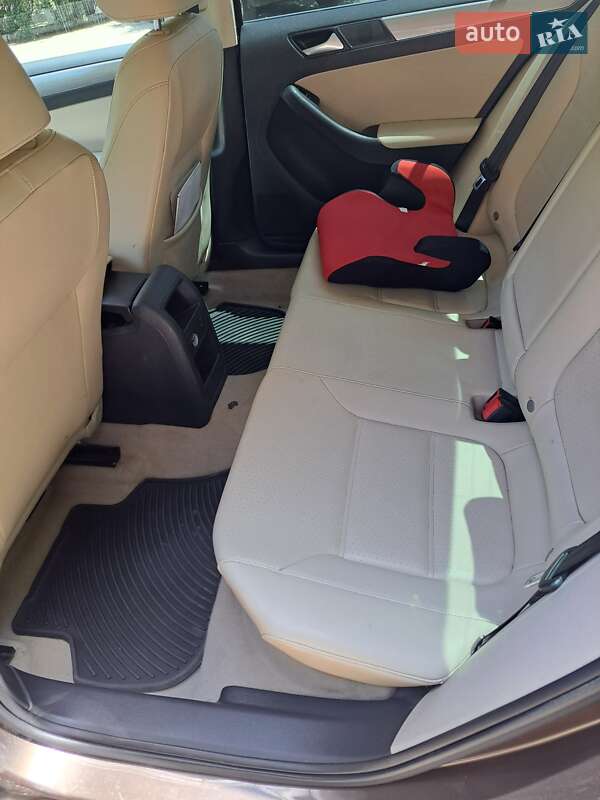 Седан Volkswagen Jetta 2015 в Теплодарі