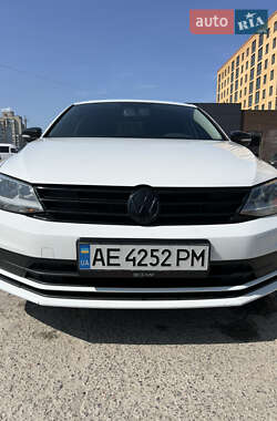 Седан Volkswagen Jetta 2016 в 