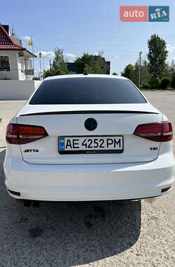 Седан Volkswagen Jetta 2016 в 