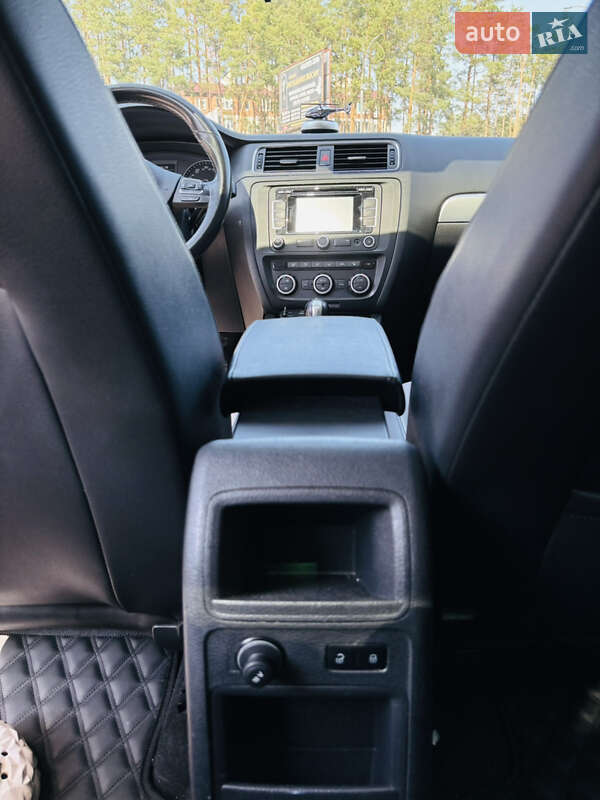 Седан Volkswagen Jetta 2013 в Києві