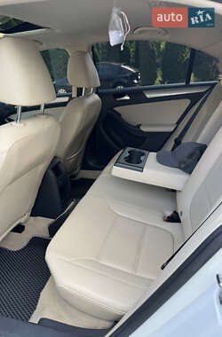 Седан Volkswagen Jetta 2016 в 