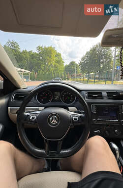 Седан Volkswagen Jetta 2016 в 