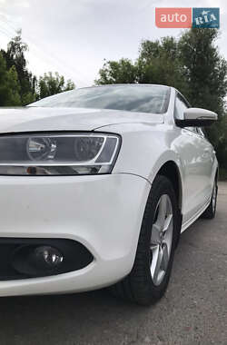 Седан Volkswagen Jetta 2013 в 