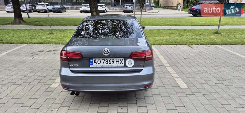 Седан Volkswagen Jetta 2017 в Ужгороде