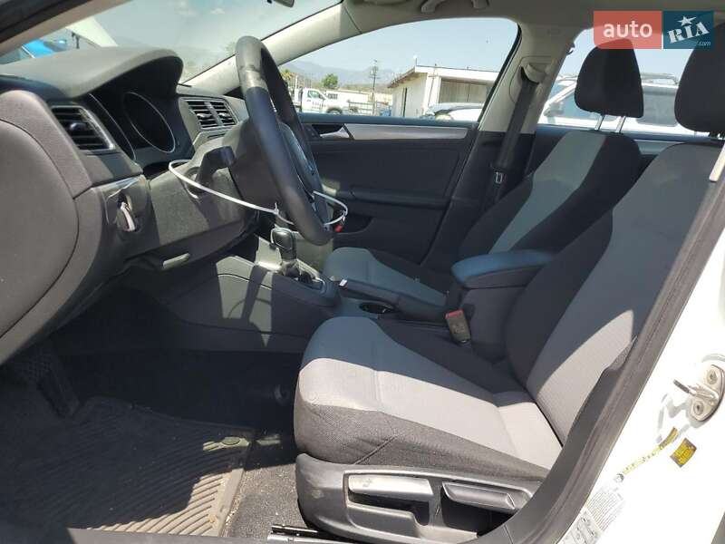 Седан Volkswagen Jetta 2017 в Луцке
