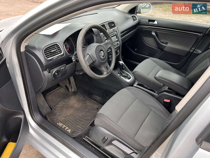 Универсал Volkswagen Jetta 2011 в Шостке