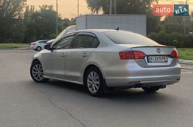 Седан Volkswagen Jetta 2011 в 