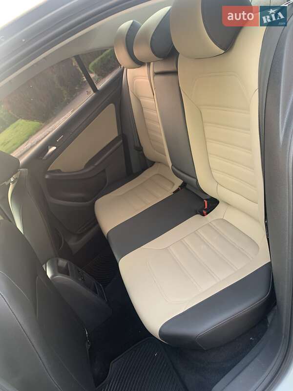 Седан Volkswagen Jetta 2011 в Броварах