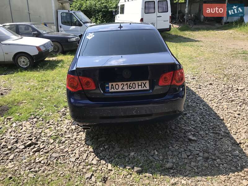 Седан Volkswagen Jetta 2005 в Хусті