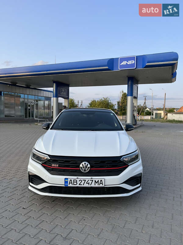Седан Volkswagen Jetta 2019 в 
