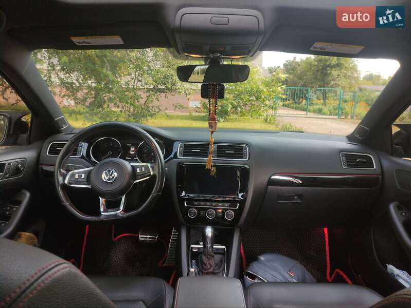 Седан Volkswagen Jetta 2016 в Запорожье