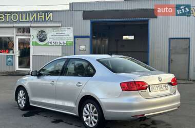 Седан Volkswagen Jetta 2010 в 