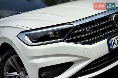 Седан Volkswagen Jetta 2019 в 